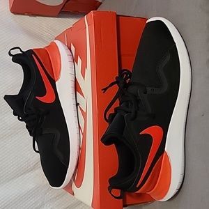 New, mens size 8.5,NIKE TESSEN, black/habanero red-white